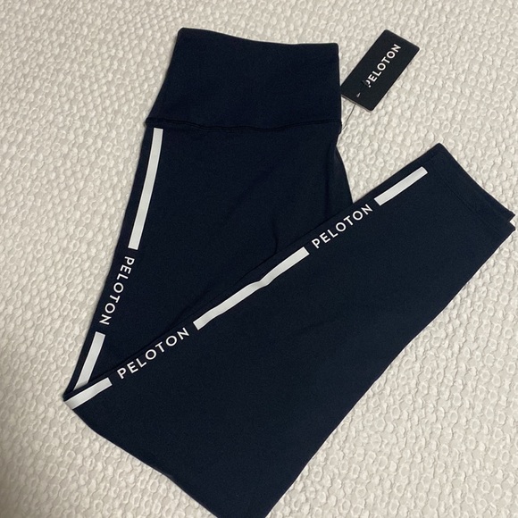 NWT Peloton High Waist Leggings Here Now Activewear Black Logo, size L - Picture 3 of 5